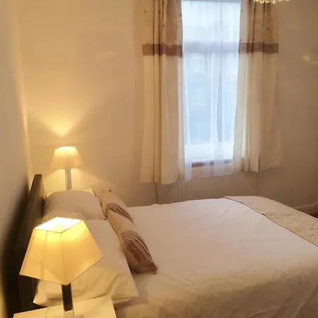Bed & Breakfast Admiral 3*